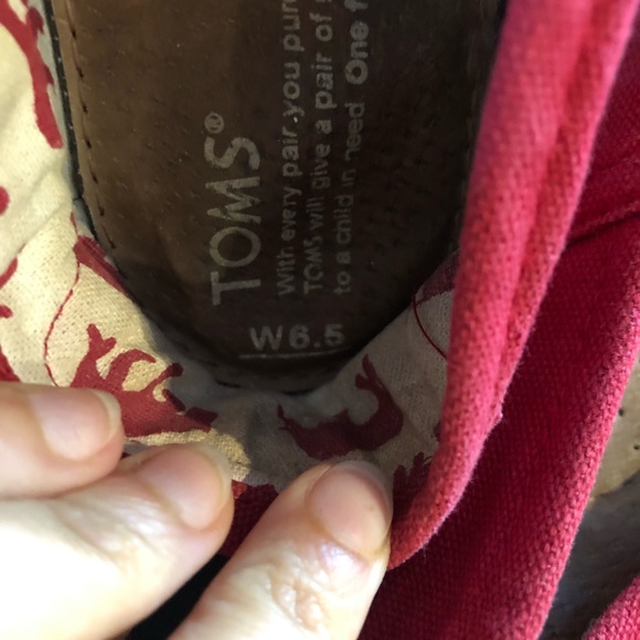Red Toms slip on shoes - Picture 4 of 4